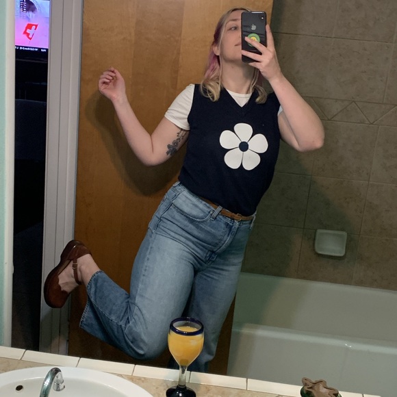 Meet your Posher, Kendra - Picture 2 of 2